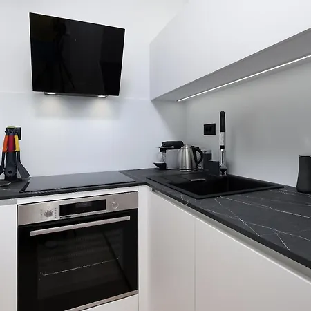 Blue Dot Apartment *