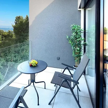 Apartment Blue Dot