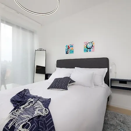 Blue Dot Apartment